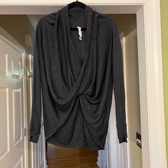 EUC Lululemon Iconic Draped Twist Front Charcoal Gray Sweater Size 6 - Picture 2 of 5